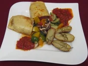 Lammrücken im Kräuter-Pizzamantel mit Tomaten-Chutney - Rezept