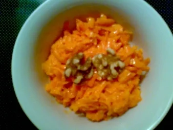 ** Salate ** frischer Karottensalat mit Ananas und Walnüssen - Rezept