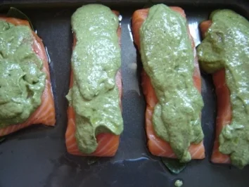 Rezept: LACHS UNTER SARDELLENPESTO Bild Nr. 6 LACHS UNTER SARDELLENPESTO - Rezept - Bild Nr. 6