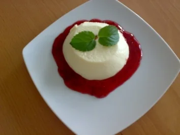 Rezept: ** Dessert & Süßes ** Panacotta auf warmen Himbeerspiegel ** Dessert & Süßes ** Panacotta auf warmen Himbeerspiegel - Rezept