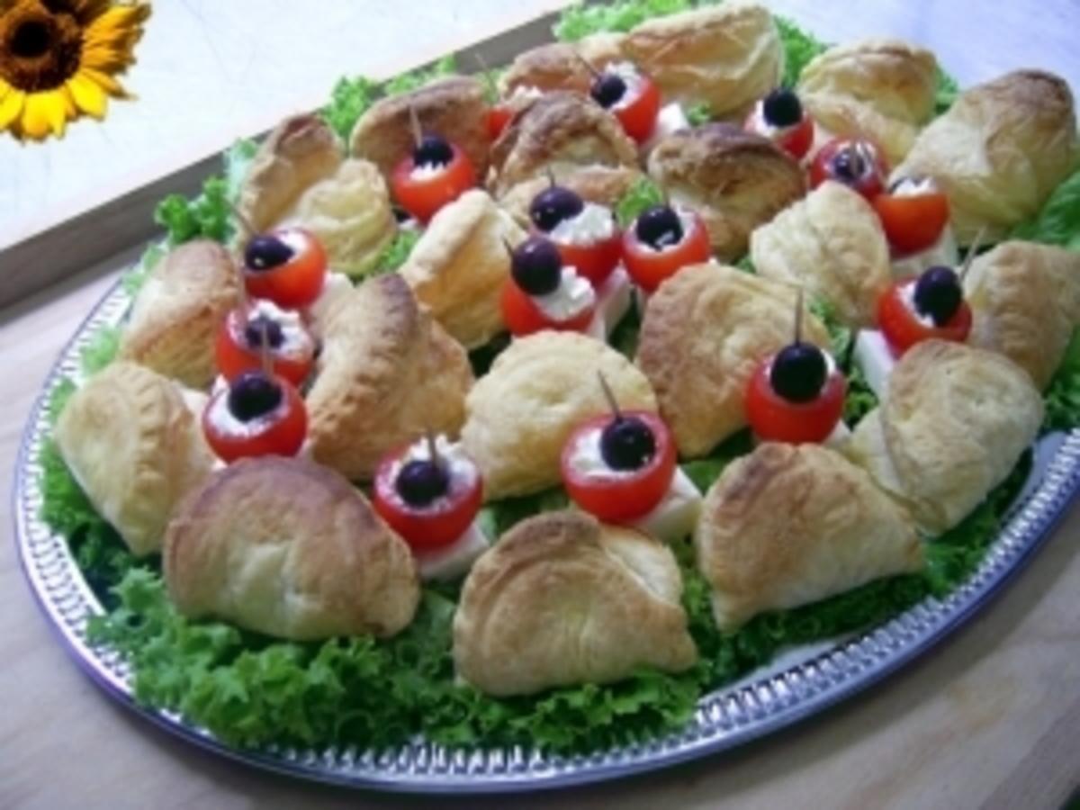 Nickys griechische Fingerfoodplatte mit Feta - Blätterteigtaschen und ...