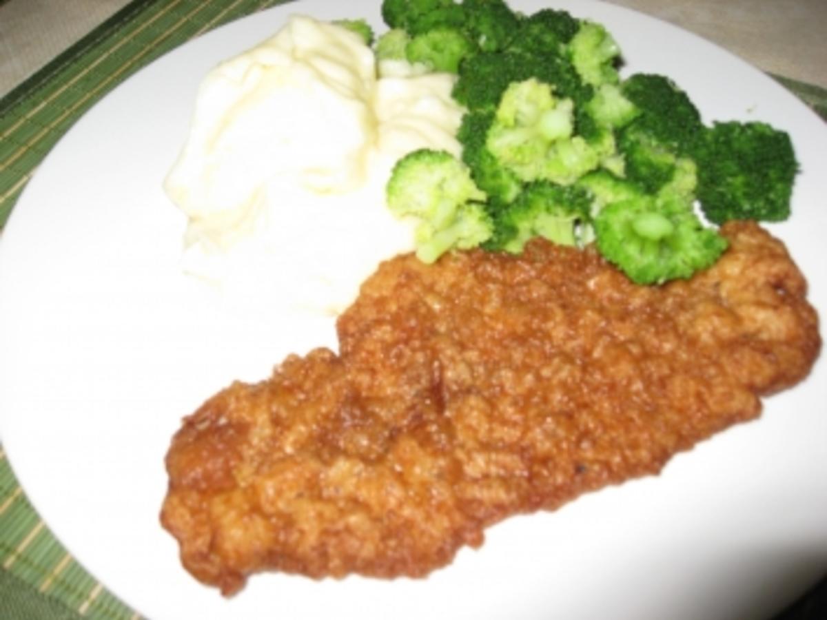 Pariser Schnitzel mit Kartoffelpüree und Broccoli - Rezept - kochbar.de