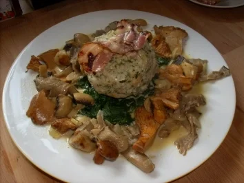 Rezept: Semmelknödel m Pilzen an Specksauce u Spinat Bild Nr. 2 Semmelknödel m Pilzen an Specksauce u Spinat - Rezept - Bild Nr. 2