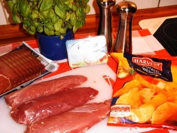 Gefülltes Schweinefilet mit Kartoffelspalten - Rezept