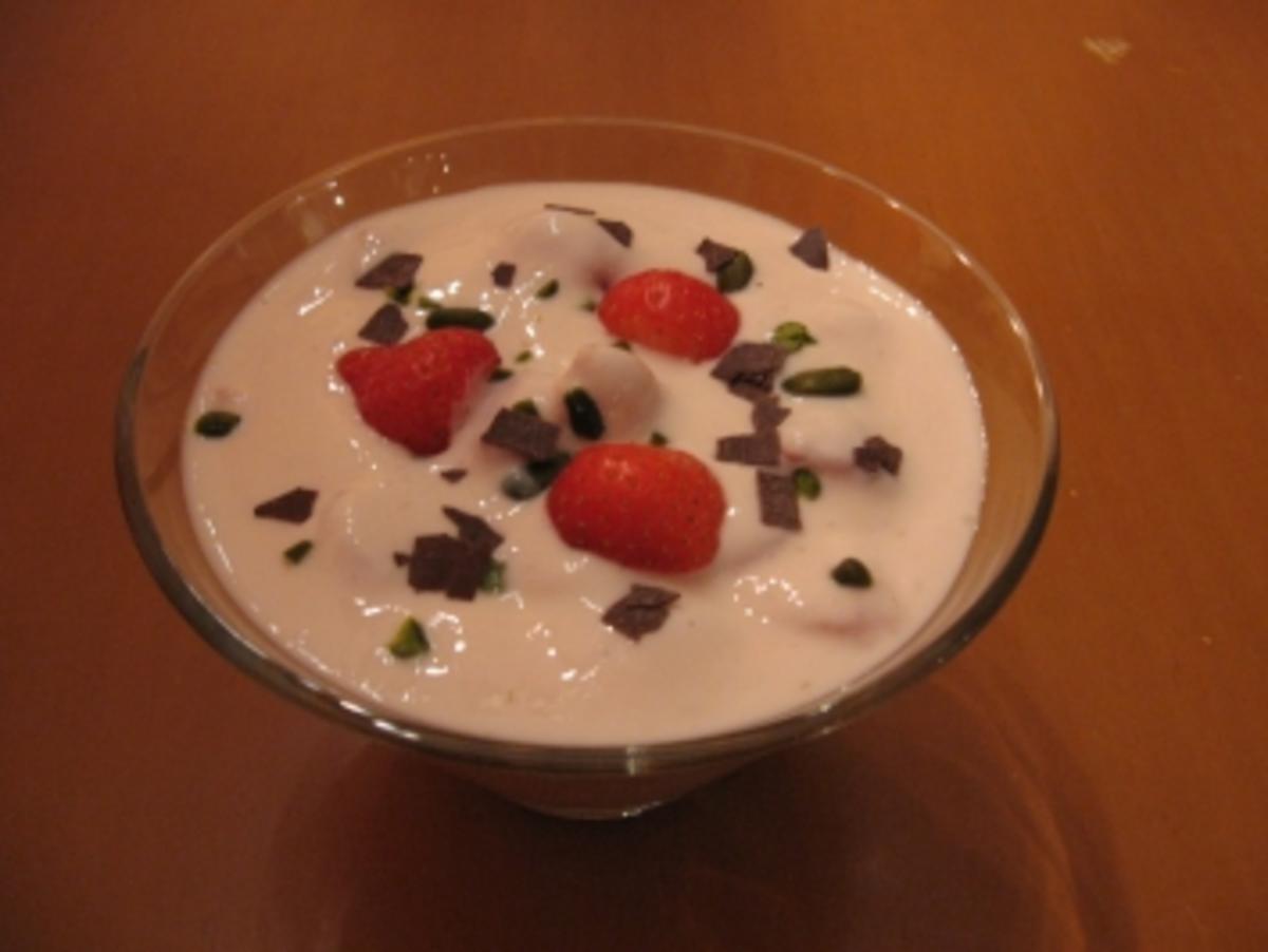 Buttermilch-Fitness-Dessert mit Erdbeeren - Rezept