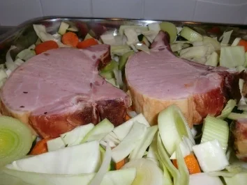 Kasselerkotelett mit Senfkruste auf Weißweingemüse - Rezept - Bild Nr. 6