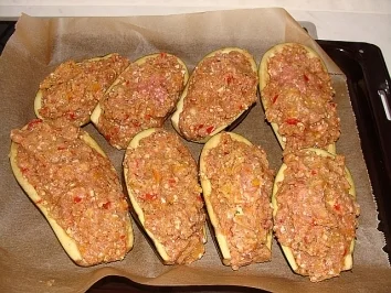 Rezept: Auberginenschiffchen Bild Nr. 2 Auberginenschiffchen - Rezept - Bild Nr. 2