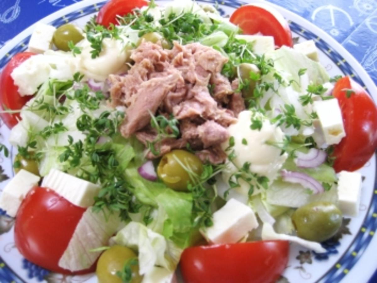 Großer Salatteller  mit Feta und Thunfisch ... - Rezept