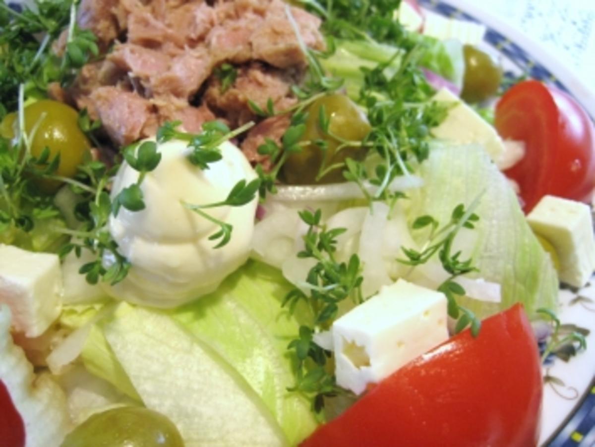 Großer Salatteller  mit Feta und Thunfisch ... - Rezept - Bild Nr. 2