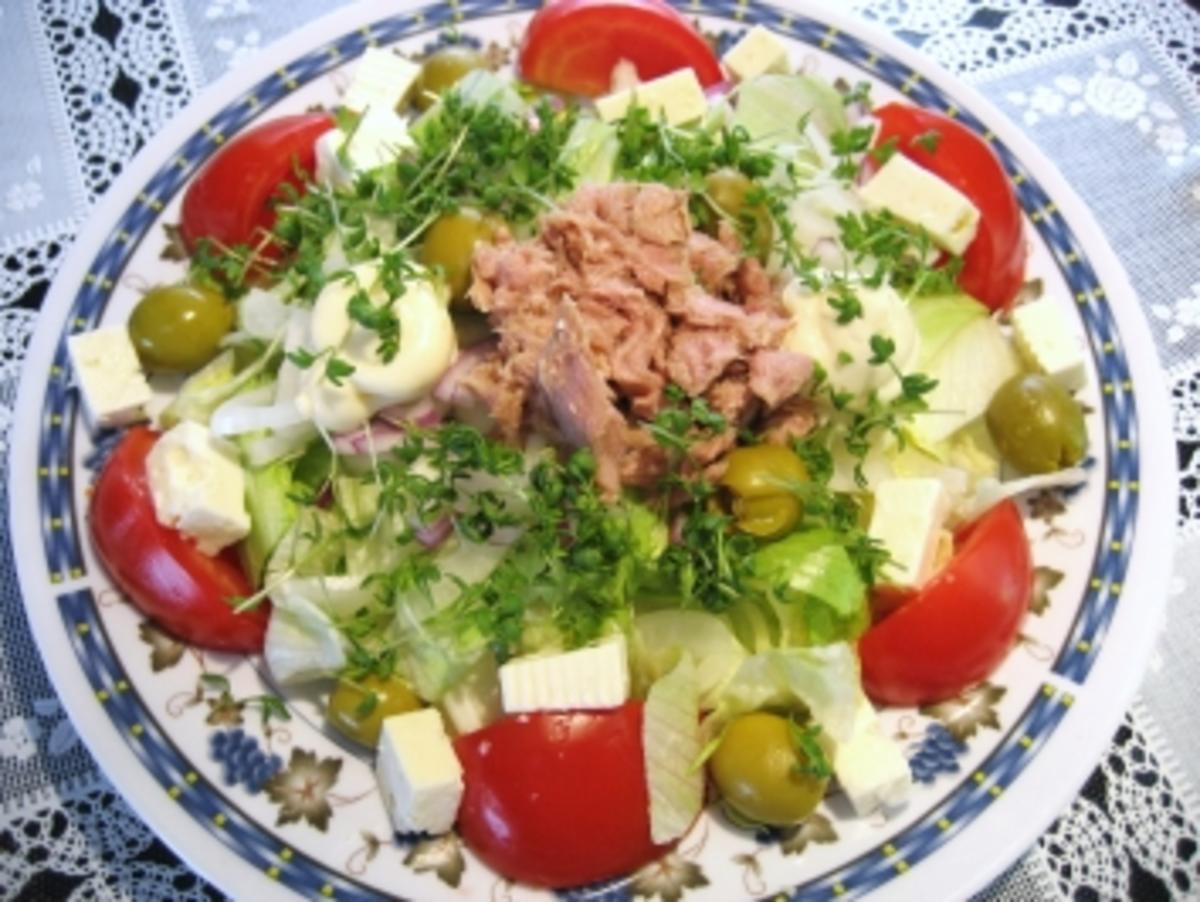 Großer Salatteller  mit Feta und Thunfisch ... - Rezept - Bild Nr. 3