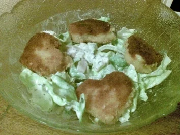 Gemischter Salat mit fritierten Käsenuggets - Rezept