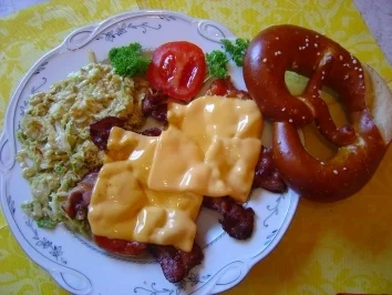 Rezept: "Flachland-Tiroler"-Schnitzel mit Chinakohl, Bacon. Käse und Tomate... "Flachland-Tiroler"-Schnitzel mit Chinakohl, Bacon. Käse und Tomate... - Rezept