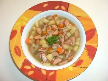 SUPPE: DEFTIGE KARTOFFELSUPPE MIT WIENER WÜRSTCHEN UND SPECK - Rezept