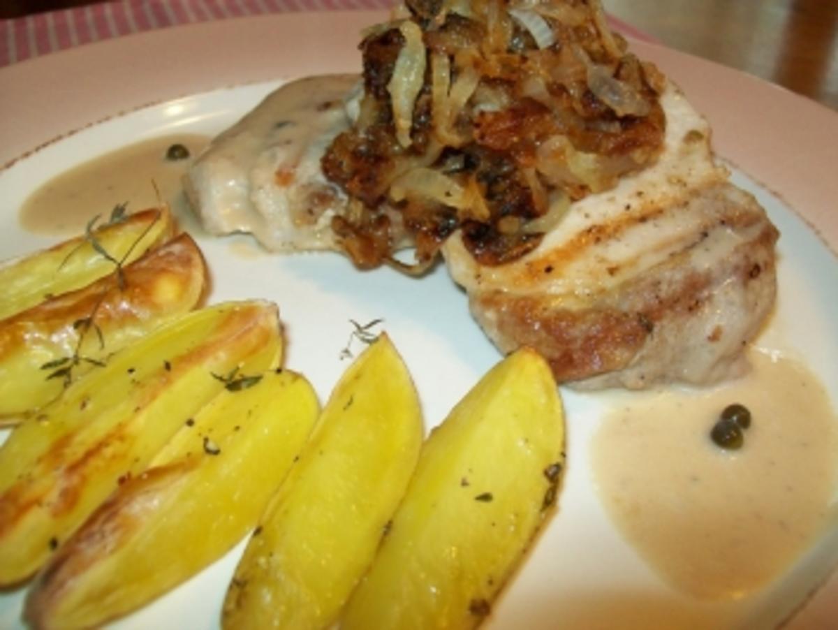 Bilder für Schweinerückensteaks unter Knusperzwiebeln an 5-Pfeffersauce - Rezept