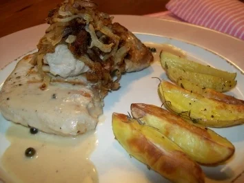 Schweinerückensteaks unter Knusperzwiebeln an 5-Pfeffersauce - Rezept - Bild Nr. 2