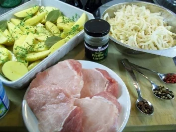 Schweinerückensteaks unter Knusperzwiebeln an 5-Pfeffersauce - Rezept - Bild Nr. 3