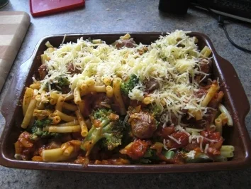 Rezept: Nudelauflauf mit Bratwurst-Bällchen Bild Nr. 2 Nudelauflauf mit Bratwurst-Bällchen - Rezept - Bild Nr. 2