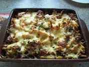 Nudelauflauf mit Bratwurst-Bällchen - Rezept