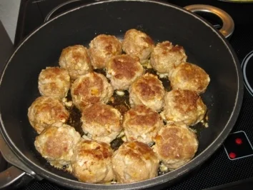 Rezept: Schmorgurkenpfanne mit Hackbällchen und Kartoffelpüree... Bild Nr. 4 Schmorgurkenpfanne mit Hackbällchen und Kartoffelpüree... - Rezept - Bild Nr. 4