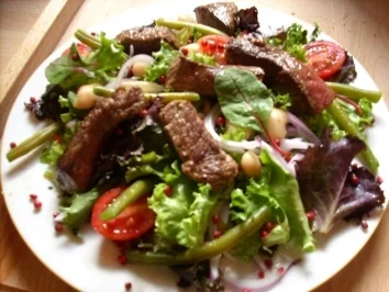 Rezept: Schlemmersalat mit Rinderfiletstreifen Schlemmersalat mit Rinderfiletstreifen - Rezept