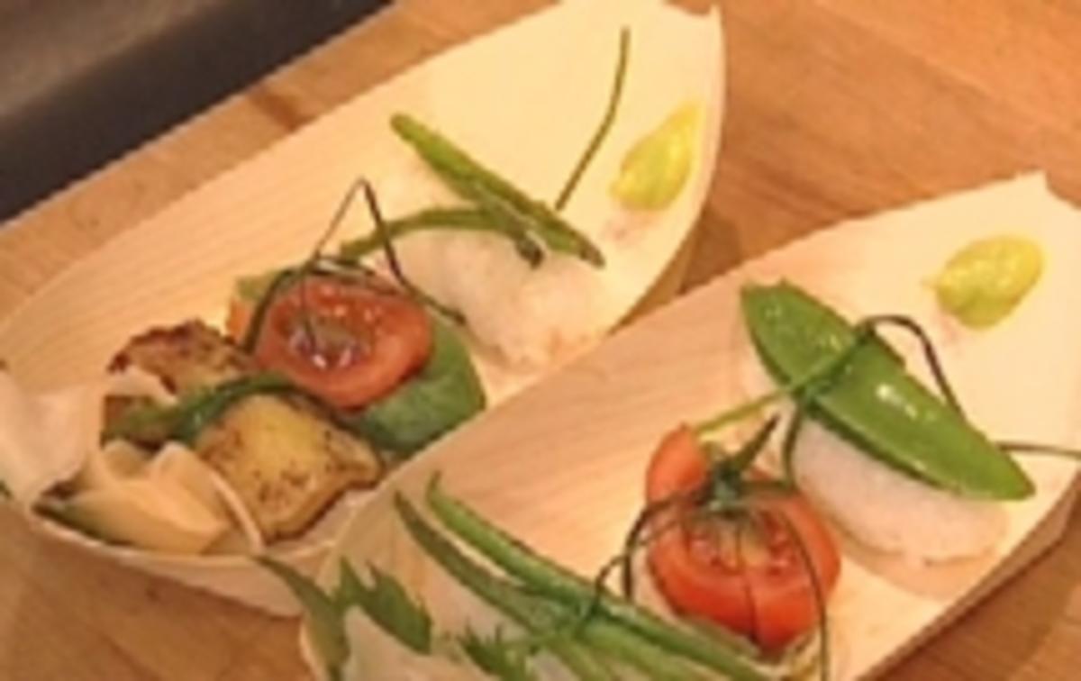 Sushi mit mediterranem Einschlag an Algensalat - Rezept