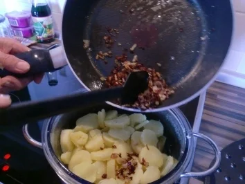 Mama Helga's warmer "Speckkartoffelsalat" - Rezept - Bild Nr. 8