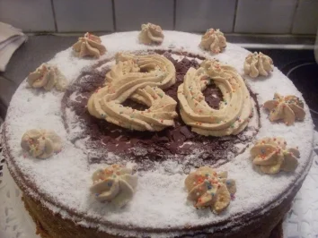 Rezept: Mandeltorte gefüllt Mandeltorte gefüllt - Rezept