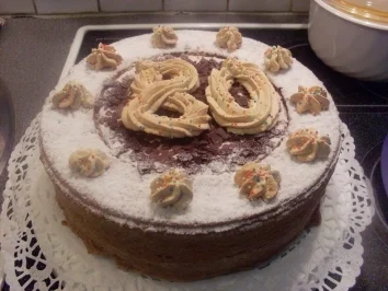 Rezept: Mandeltorte gefüllt Bild Nr. 2 Mandeltorte gefüllt - Rezept - Bild Nr. 2