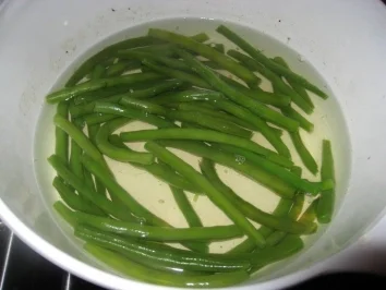 Lammrückenfilet mit Oliven-Knoblauchkruste  & Lavendelbutterjus - Rezept - Bild Nr. 3