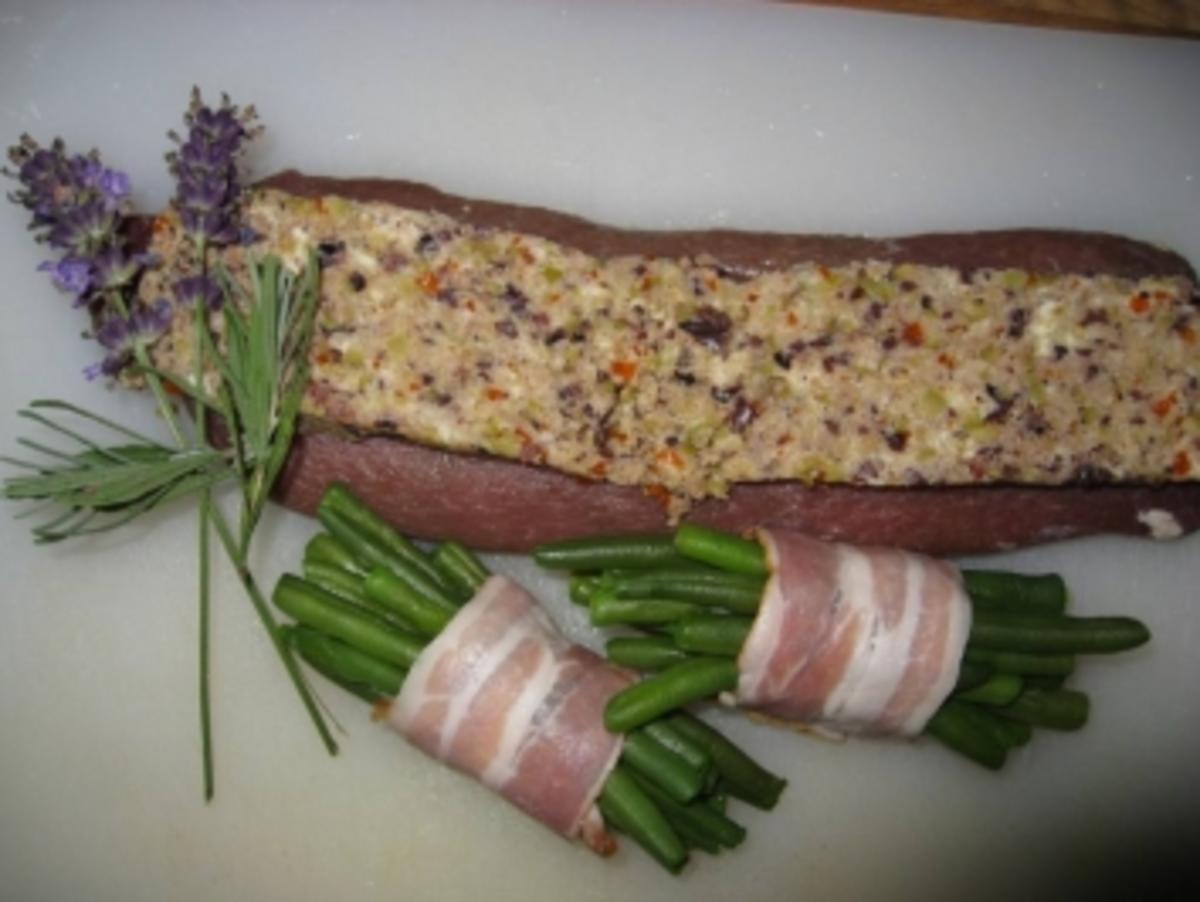 Lammrückenfilet mit Oliven-Knoblauchkruste  & Lavendelbutterjus - Rezept - Bild Nr. 5