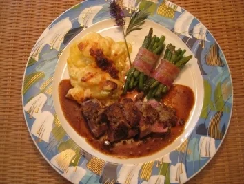 Lammrückenfilet mit Oliven-Knoblauchkruste  & Lavendelbutterjus - Rezept - Bild Nr. 8