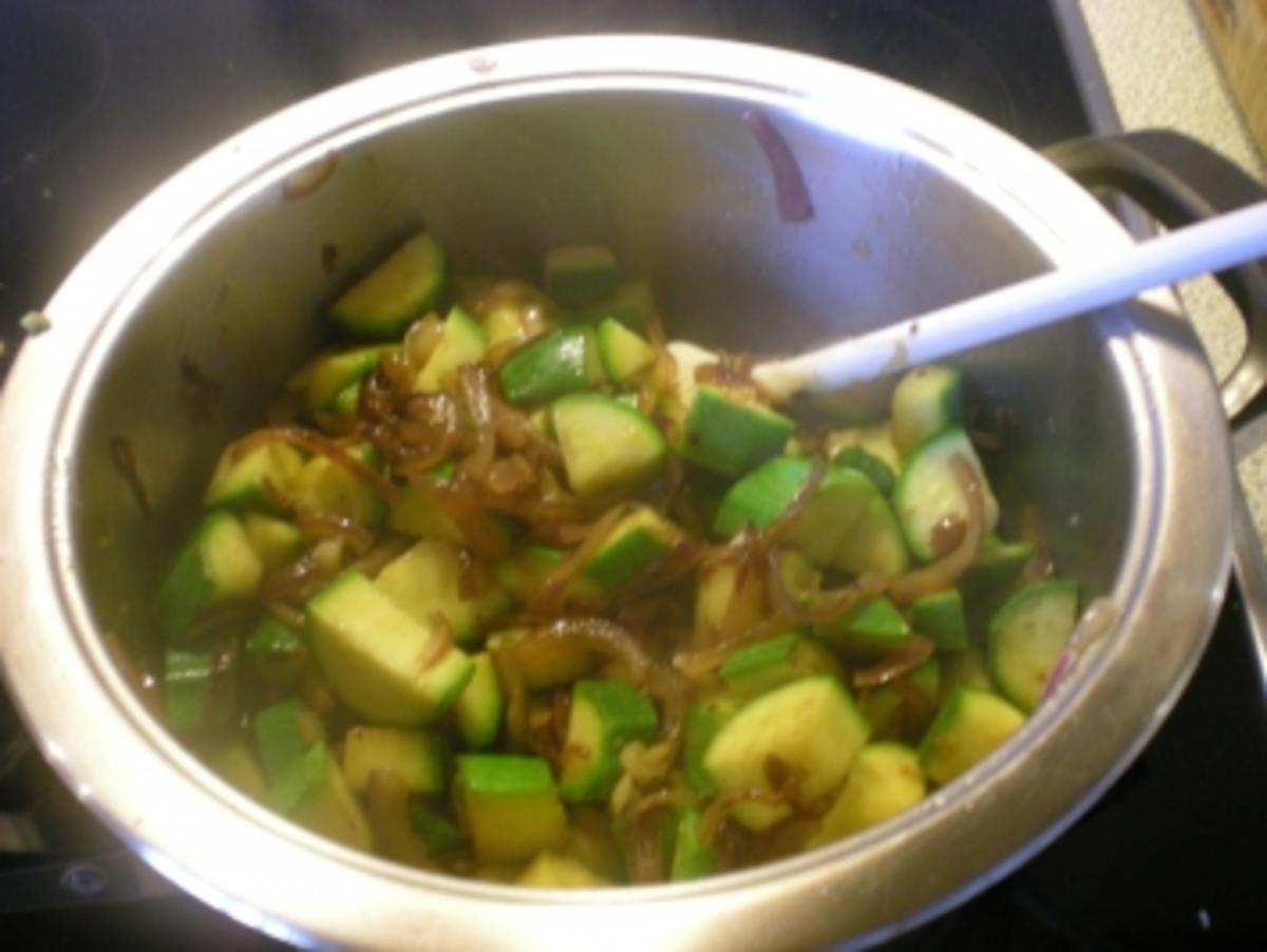 Zucchini Zwiebel Gemüse als Beilage - Rezept