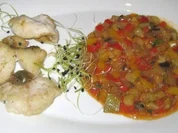 Kross gebratene Zanderfiletstreifen auf Ratatouille provençale - Rezept