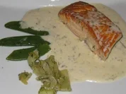 Rezept: Lachsfilet mit Fenchelgemüse und Zuckerschoten auf Dill-Weinsoße Lachsfilet mit Fenchelgemüse und Zuckerschoten auf Dill-Weinsoße - Rezept