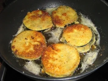 Rezept: Auberginentaler mit Paprika-Bratkartoffeln Bild Nr. 5 Auberginentaler mit Paprika-Bratkartoffeln - Rezept - Bild Nr. 5