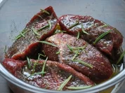 Rezept: Pfeffersteaks mit Rosmarin Pfeffersteaks mit Rosmarin - Rezept