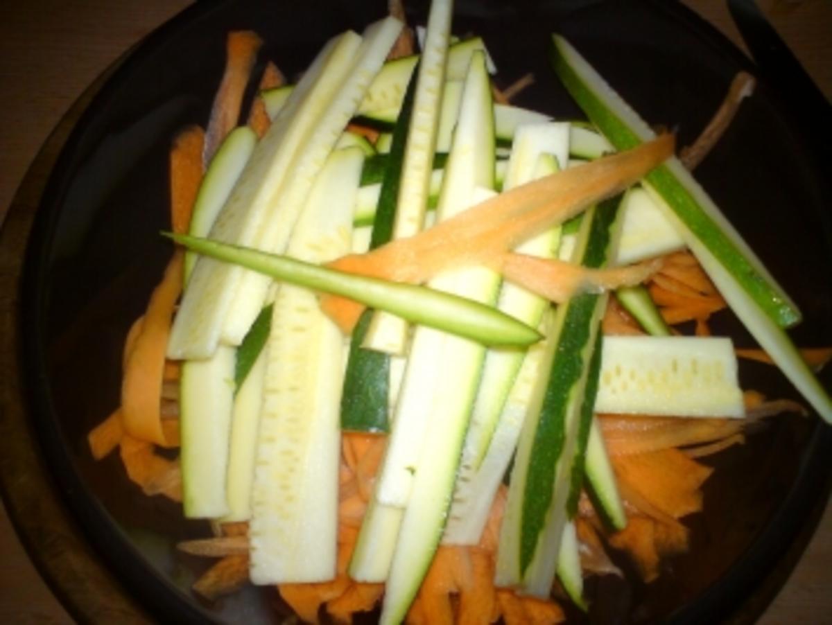 Nudeln mit Möhren und Zucchini - Rezept - Bild Nr. 2