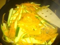 Nudeln mit Möhren und Zucchini - Rezept - Bild Nr. 3