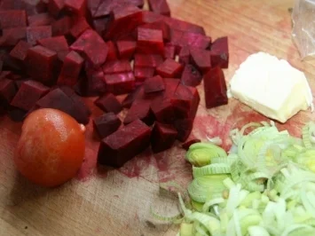 Fisch: Edelfisch auf Blattspinat mit Rote-Bete-Schaum - Rezept - Bild Nr. 3