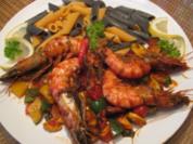 Gambas mit mediteranen Gemüse & zweierlei  Pasta - Rezept