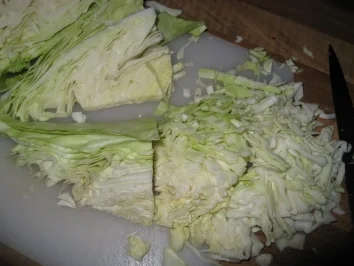 Rezept: Frische Bratwurst auf Spitzkohl in Rahm & Salzkartoffel Bild Nr. 3 Frische Bratwurst auf Spitzkohl in Rahm & Salzkartoffel - Rezept - Bild Nr. 3