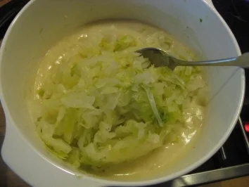 Rezept: Frische Bratwurst auf Spitzkohl in Rahm & Salzkartoffel Bild Nr. 7 Frische Bratwurst auf Spitzkohl in Rahm & Salzkartoffel - Rezept - Bild Nr. 7