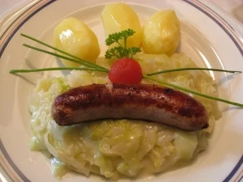 Rezept: Frische Bratwurst auf Spitzkohl in Rahm & Salzkartoffel Bild Nr. 9 Frische Bratwurst auf Spitzkohl in Rahm & Salzkartoffel - Rezept - Bild Nr. 9