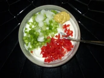 Geräucherte Lachsspitzen mit Peperoni-Quark-Dipp - Rezept - Bild Nr. 3