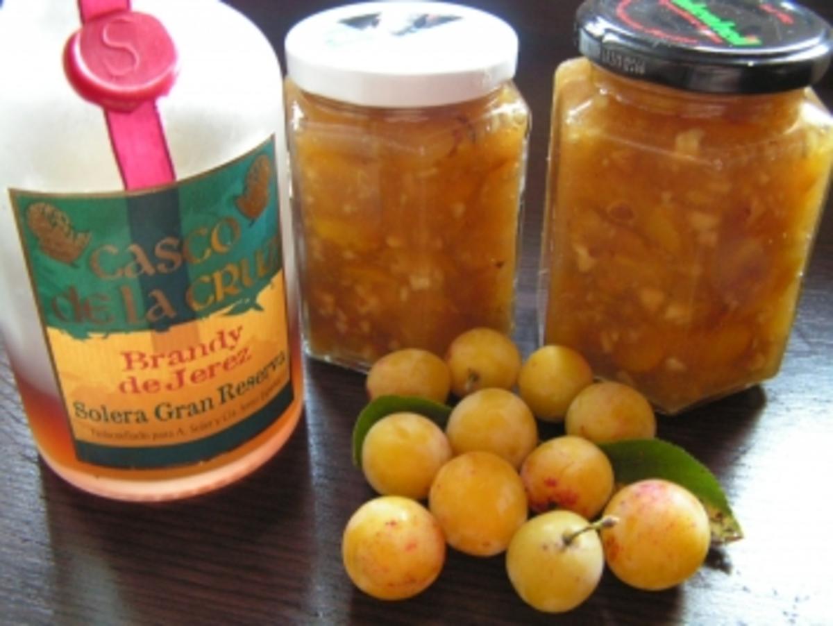 Konfitüre &amp; Co: Mirabellen mit Walnuss und Brandy - Rezept - kochbar.de