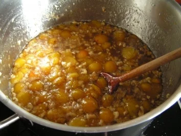 Konfitüre & Co:  Mirabellen mit Walnuss und Brandy - Rezept - Bild Nr. 2