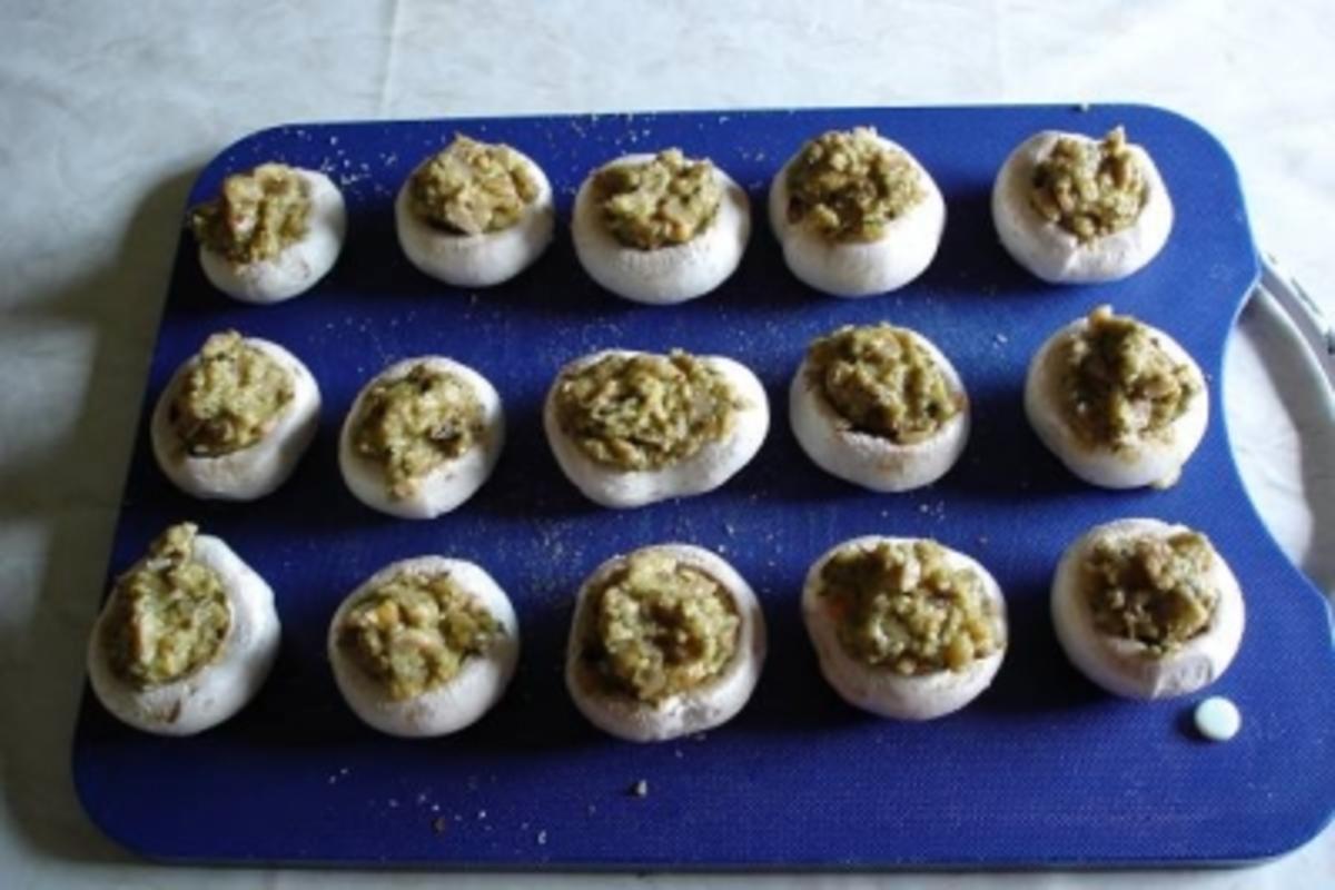 Nussig gefüllte Champignonköpfe - Rezept - Bild Nr. 2