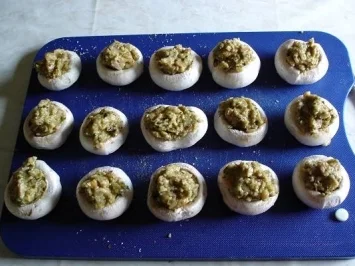 Nussig gefüllte Champignonköpfe - Rezept - Bild Nr. 2