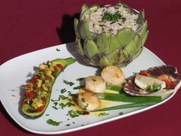 Jakobsmuscheln auf Lauch-Senf-Soße an Zucchini-Schiffchen mit Safranreis - Rezept