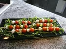 SALATE/ Tomaten-Mozzarella Spieße auf Ruccolasalat - Rezept